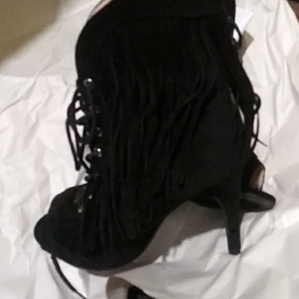 Shoes - Picture 3 of 4